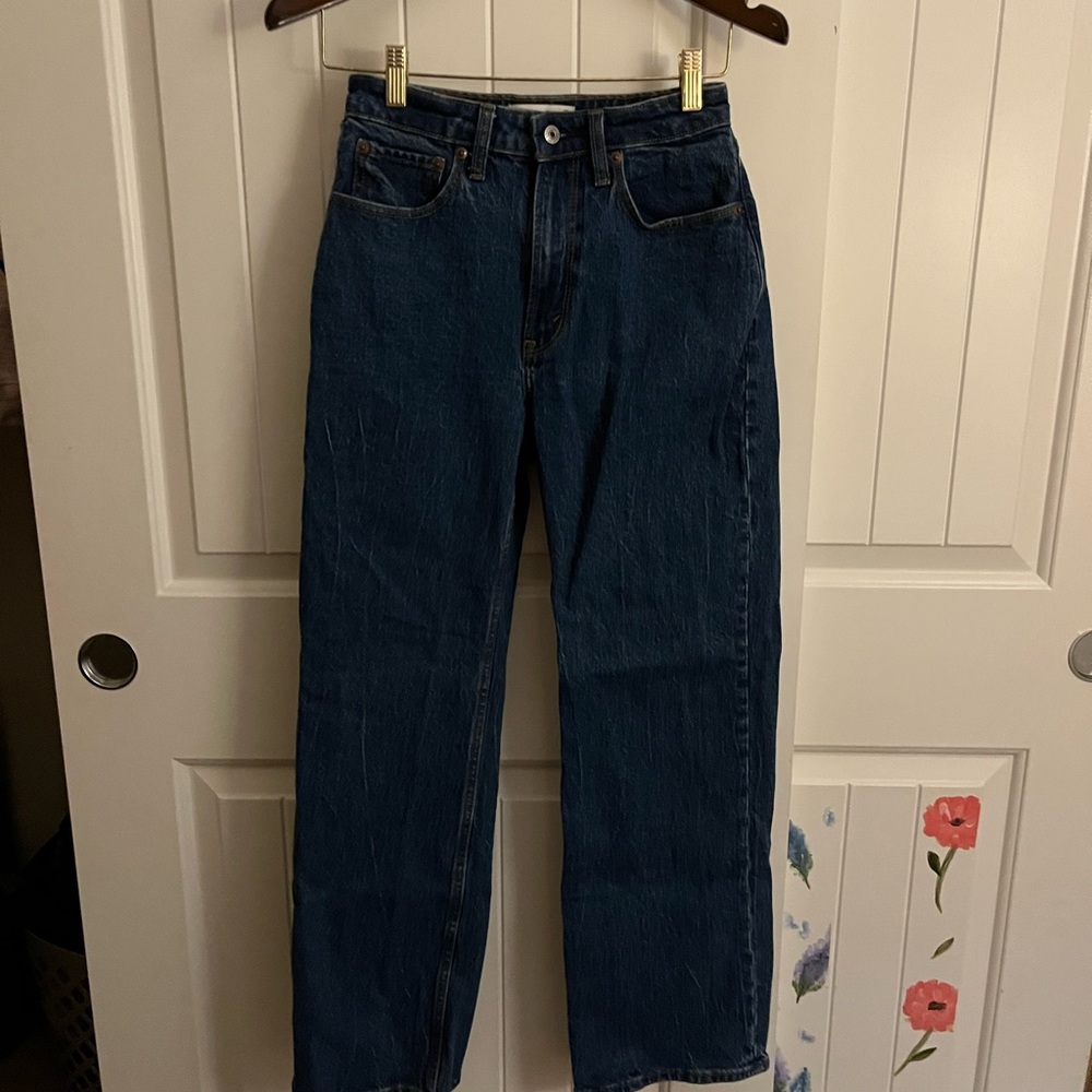 Abercrombie High-Rise 90’s Relaxed jeans